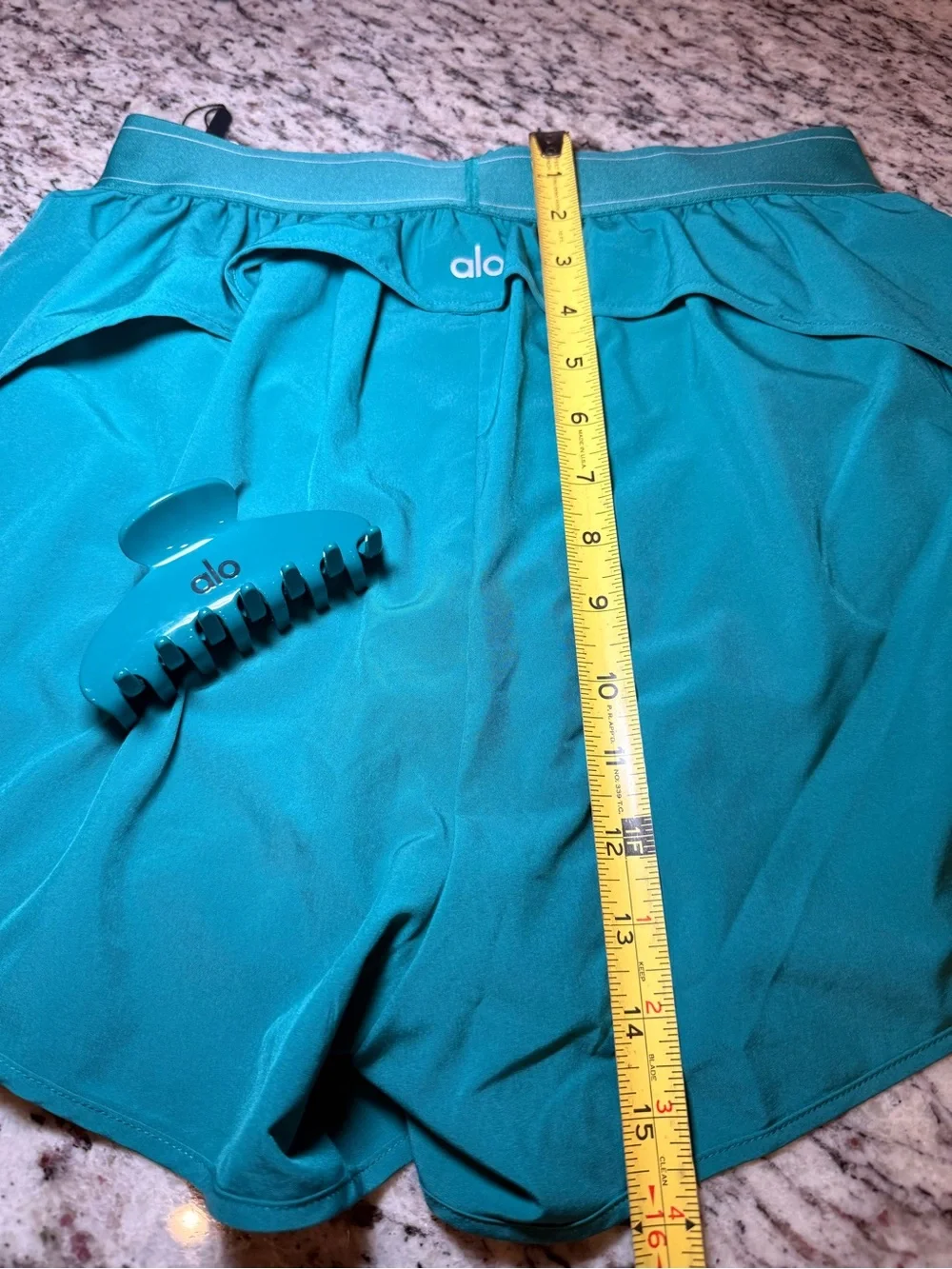 Alo Shorts + Clip in Emerald Isle Match Point Short 90s Claw Clip